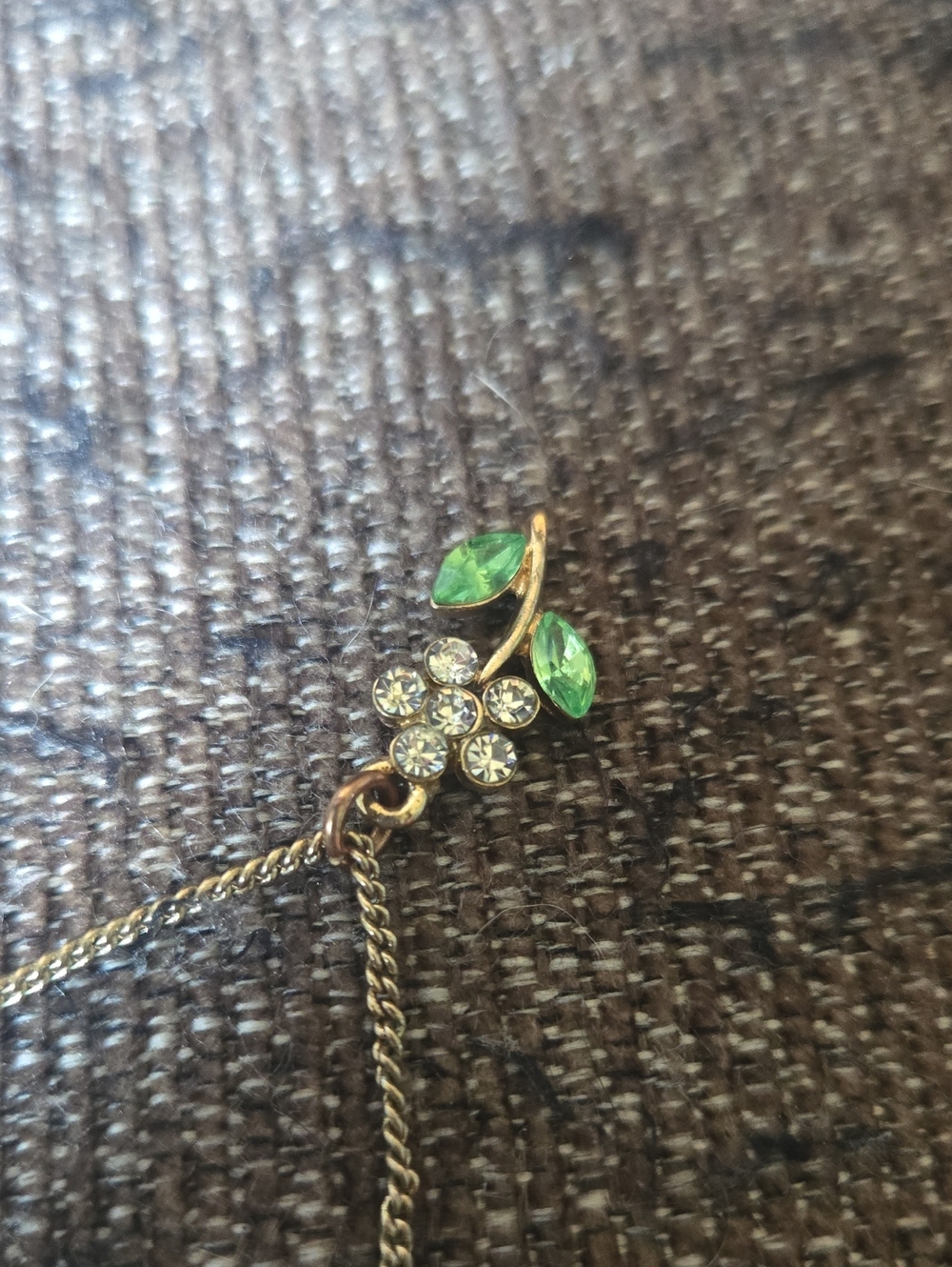 Vintage Gold Tone Floral Pendant Necklace with Green Crytsal Leaves Dainty 💫 - Picture 4 of 4